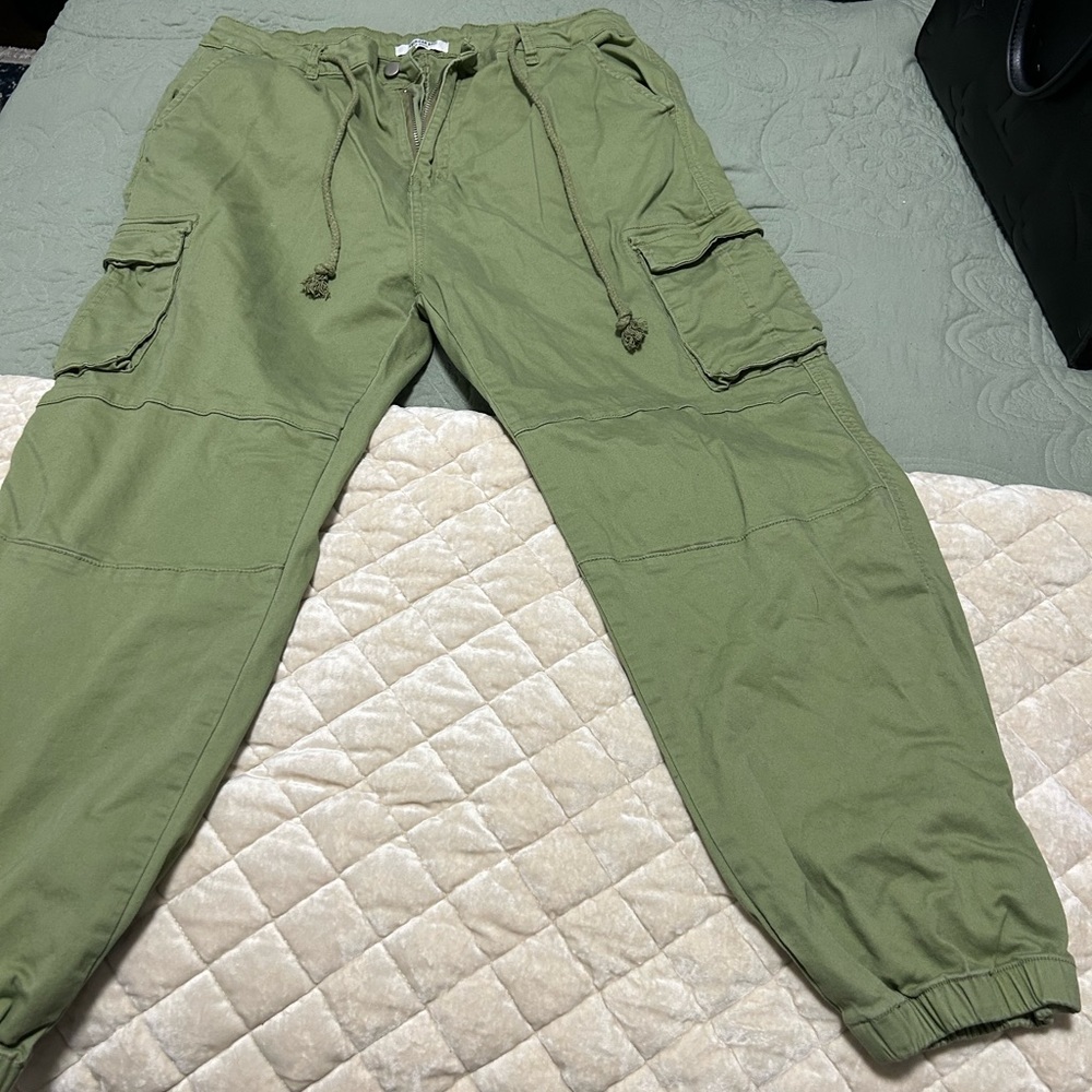 2x green cargo pants